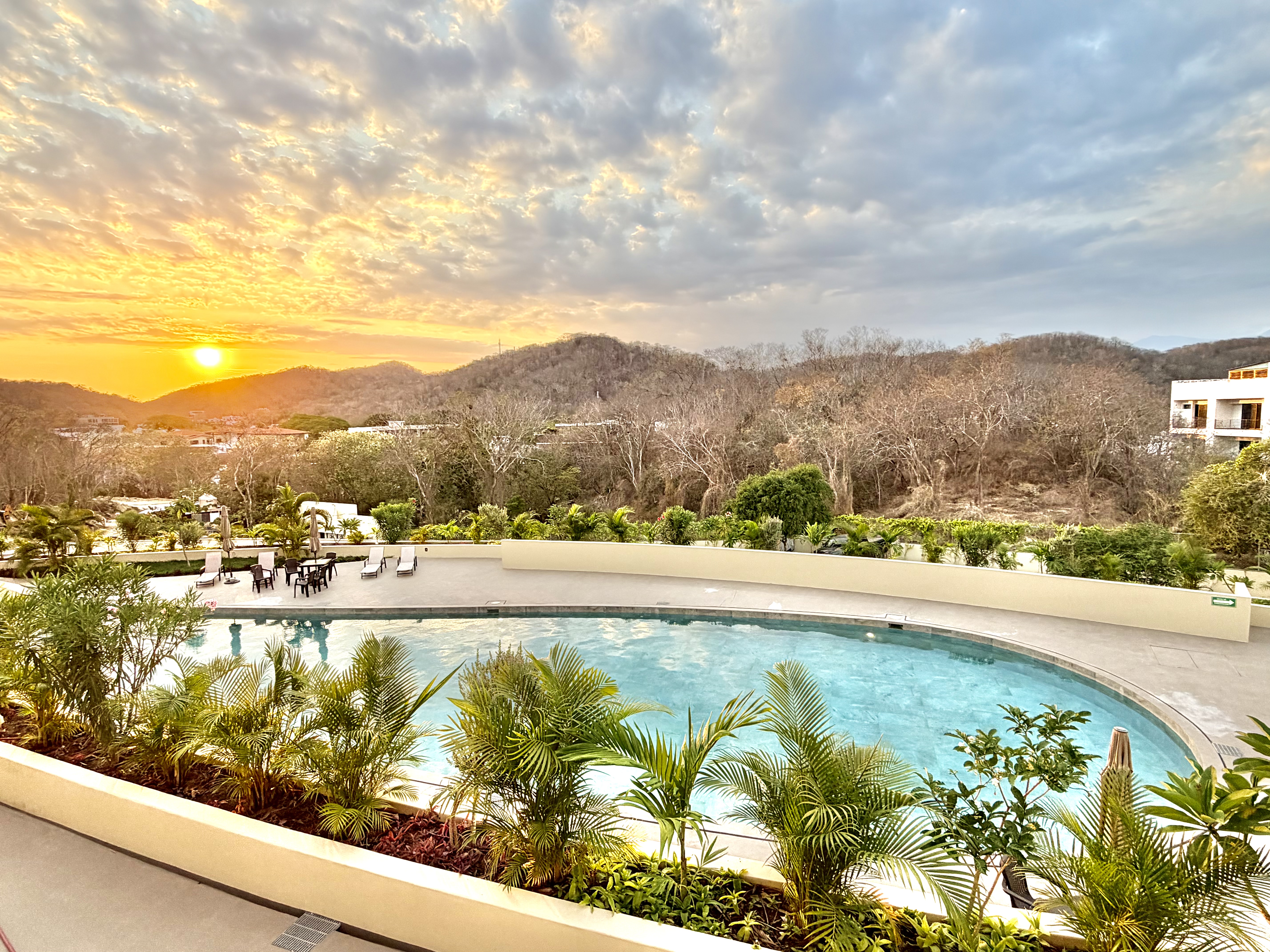 Nirú Las Casitas pool at sunset with Sierra Madre backdrop