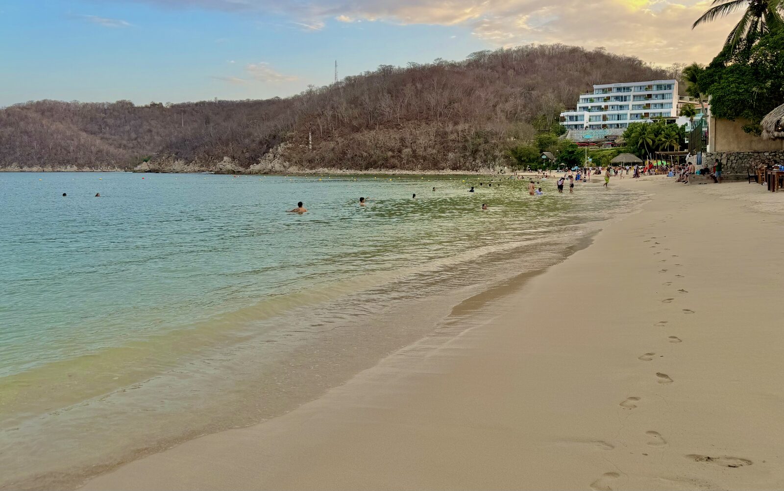 Santa Cruz beach at sunset, with the Nirú hillside on the right